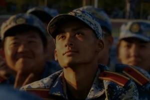 真的像!军训小哥因神似科比走红 网友:老师点名都得喊“曼巴”