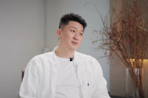 孙悦:我鼻梁被打断睡觉打呼噜 国家队室友杜锋王仕鹏经常黑眼圈